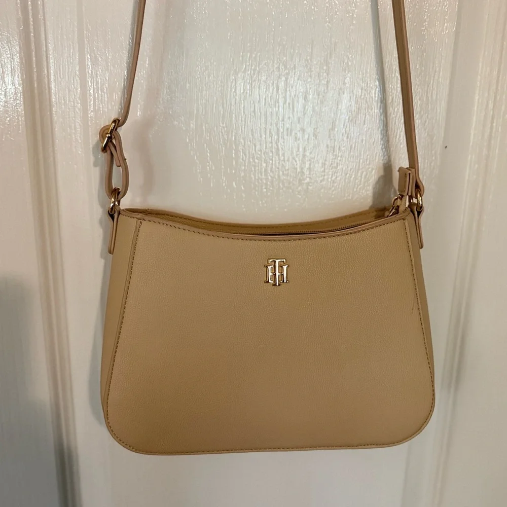 Tommy Hilfiger Cream‎ Shoulder Bag
